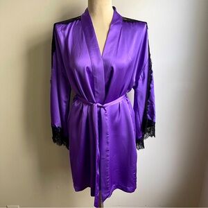 Vintage Victoria’s Secret Black Label Purple Satin Black Lace Robe XS Small